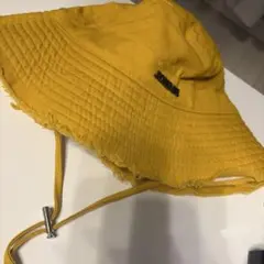 JACQUEMUS イエローバケットハットのサムネイル
