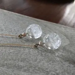 手作り泡ガラスのロングピアス(金色)クリア 無色透明 まんまる 一粒 シンプル