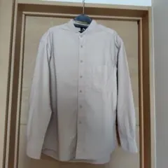 ベージュ ノーカラーシャツ