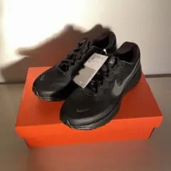 新品 タグ付き NIKE ナイキ レボリューション 8 ブラック 黒 25.5