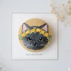 No.704　ミモザの花冠をつけたロシアンブルーさん　刺繍ブローチ