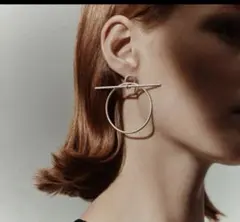 HERMES エルメス ピアス 《ループ》ブラックｘゴールド ピアス 《ループ》 | Hermès - エルメス-公式サイト