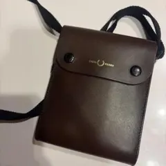 FRED PERRY レザー ショルダーバッグ ブラウンのサムネイル