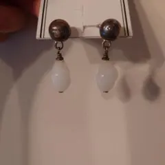 CHANEL　ホワイト ドロップ型ピアス