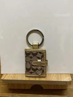 コーチ 手帳型 キーリング キーホルダー ピンク シグネチャー ソーホー
