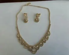 ネックレスとイヤリングセット