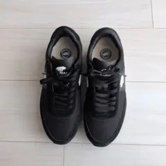 KARHU スニーカー ブラックのサムネイル
