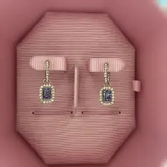SWAROVSKI エメラルドカット青色ストーンピアス