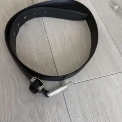 ブラックレザーベルト シンプルデザイン