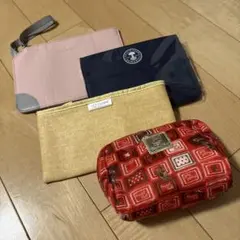 ANA アメニティポーチとガーナチョコレートノベルティポーチ　合計4点のサムネイル
