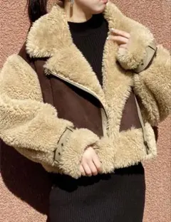 ムルーア　ムートンコート　ベージュ　ボアスリーブフェイクムートン ショート