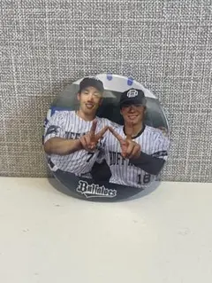 山本由伸 山岡泰輔 缶バッジ - メルカリ