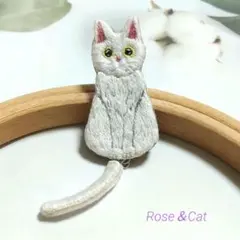 猫型のしっぽゆらゆら刺繍ブローチ(白猫)