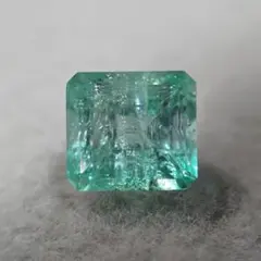 エメラルドのワケありルース0.50ct(コロンビア産)