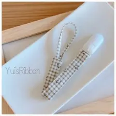 おしゃぶり&おもちゃホルダー紐タイプ　プチチェリーチェック　カーキベージュ