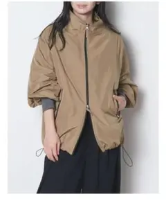 新品・未使用品】MERI ベージュ ジップアップブルゾン - メルカリ