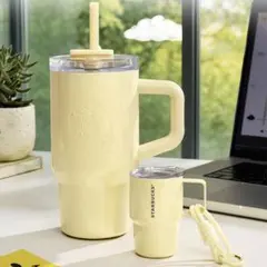 海外スタバ限定Starbucks 615mlタンブラー チャーム付大人気の新商品