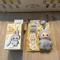 LABUBU PIN FOR LOVE C イニシャル　ミニラブブ