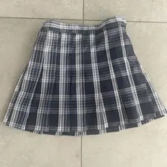 ネイビーとホワイトのチェック柄プリーツスカート