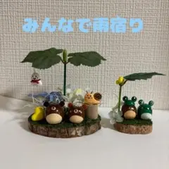 どんぐりアート　みんなで雨宿りのサムネイル