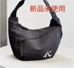 ショルダーバッグ ブラック 大容量 ポケット付き　ロゴ