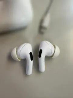 AirPods　PRO　本体 ホワイト 充電ケース付き　装着時　偶に　左異音あり