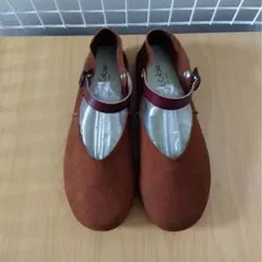 MYSTIC GLOW ストラップ付き フラット シューズ ブラウン