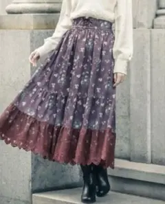 axes femme フェザー×フラワー柄スカート