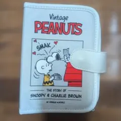 スヌーピー　BOOK型ポーチ