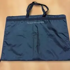 TOMMY HILFIGER ブラック ガーメントバッグ