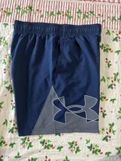 【美品】アンダーアーマー ネイビーショートパンツ