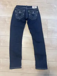 TRUE RELIGION ダメージ加工ストレートデニム 白ステッチ - メルカリ