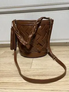 編み込みショルダーストラップ付き、ハンドバッグ