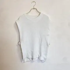 《NATURAL BEAUTY BASIC》ホワイトニットベスト クルーネックのサムネイル