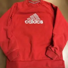 アディダス パフォーマンスロゴ 刺繍 スウェットトレーナー 赤