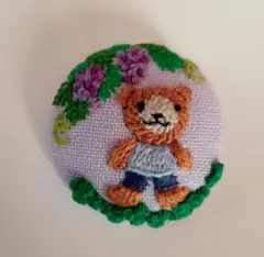 ハンドメイド 刺繍くるみボタンブローチ 実りの秋
