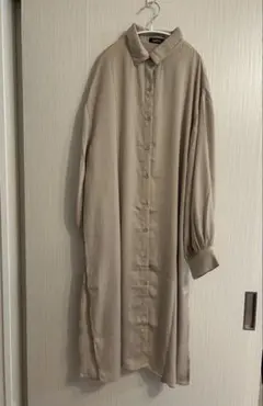 新品　レディース　シャツワンピース　ワンピース　　サテンライク　シャツ