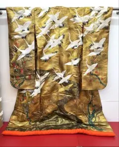 ⚫︎中古 色打掛⚫︎古典柄⚫︎白地⚫︎状態は良好⚫︎T-517-6 - メルカリ