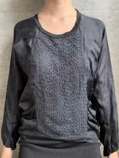 【値下しました‼️】 Ray Beams 光沢xレースの黒ブラウスのサムネイル
