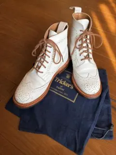 Tricker's ホワイトウィングチップシューズ 箱 袋あり - メルカリ