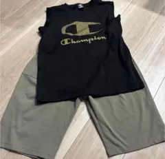 Champion 黒 Tシャツ 汚れあり、グレーのズボン