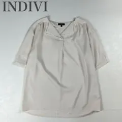 インディヴィ 美品 大人気 アムンゼン ターンネックブラウス 微サテン 洗えるのサムネイル