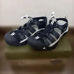 使用回数少　KEEN NEWPORT H2 サンダル　水玉のサムネイル
