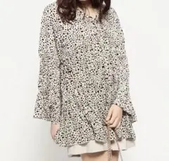 【美品】Lily Brownダルメシアンフレアシフォンブラウス