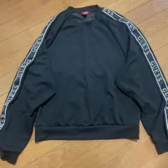 GUESS ブラック クルーネック トレーナーのサムネイル