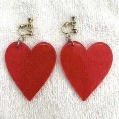 ハート型 グリッター ラメ イヤリング 赤 レッド　大ぶり