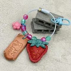 ぷっくりいちごのキーホルダー(blue)本革
