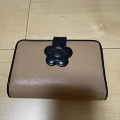 MARY QUANT 二つ折り財布 デイジーモチーフ - メルカリ