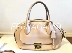サルヴァトーレフェラガモ　フィアンマ　ベージュ 2wayハンドバッグ