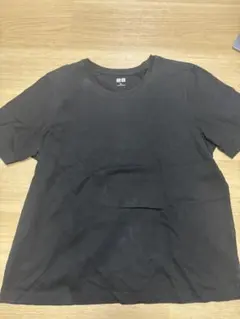 黒い半袖Tシャツ